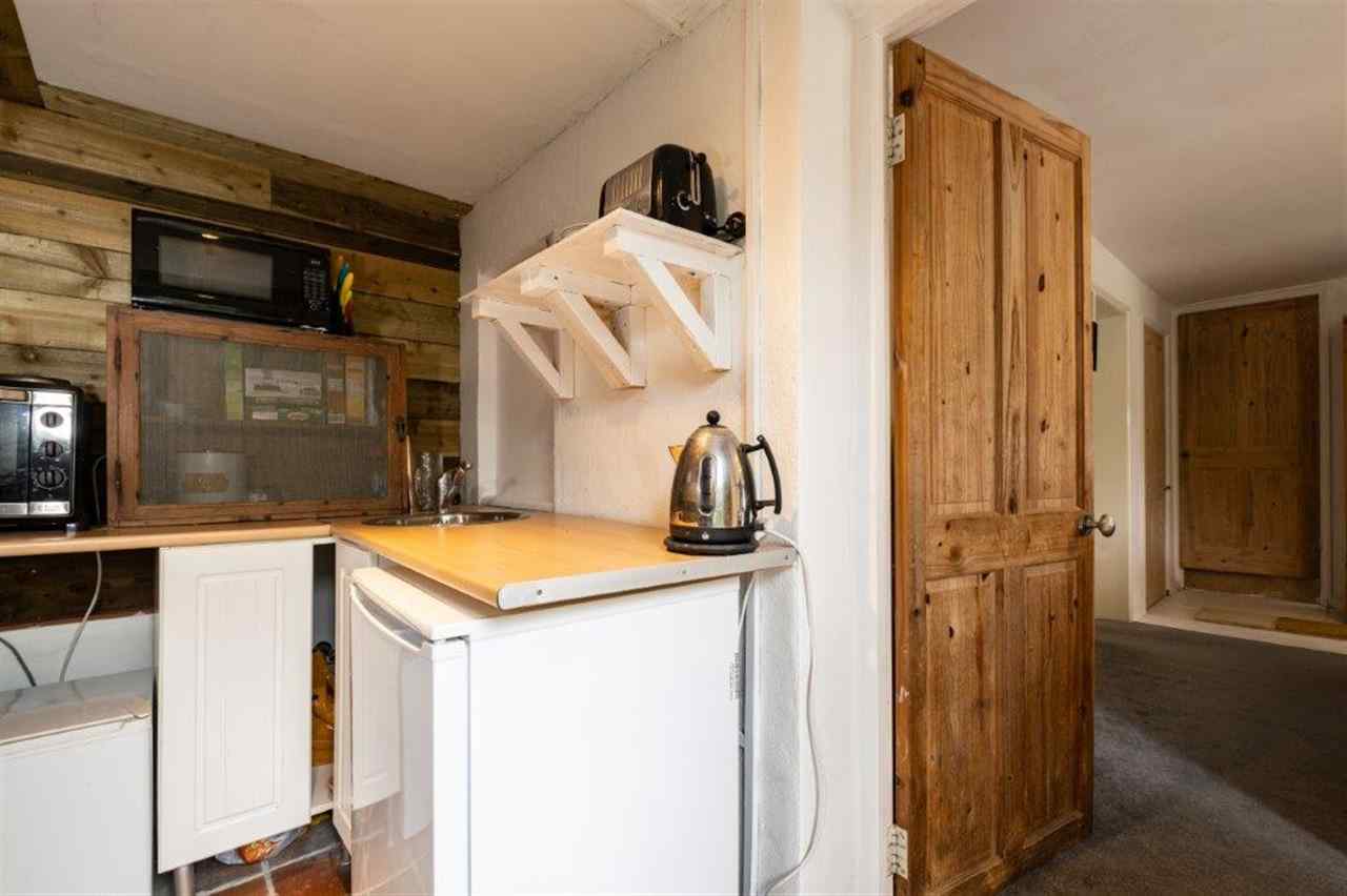 resized-2349823-21B ANNEXE PORCH KITCHEN.jpg
